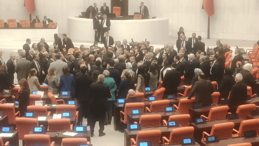 AKP – CHP grubu arasında “kolonya” gerginliği