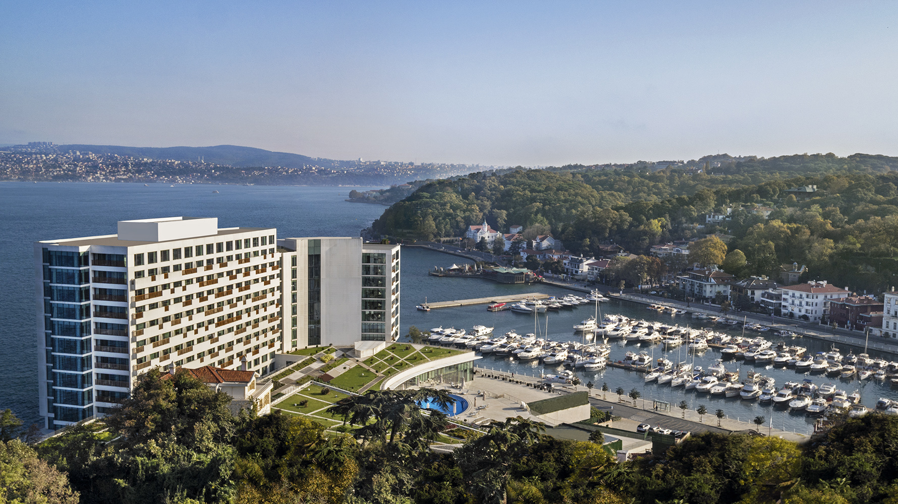 İstanbul’un en prestijli otellerinden The Grand Tarabya, global otelcilik şirketi Accor’un deneyimli yönetimiyle yepyeni bir döneme adım atıyor. İstanbul’un en prestijli otellerinden The Grand Tarabya, global otelcilik şirketi Accor’un deneyimli yönetimiyle yepyeni bir döneme adım atıyor.