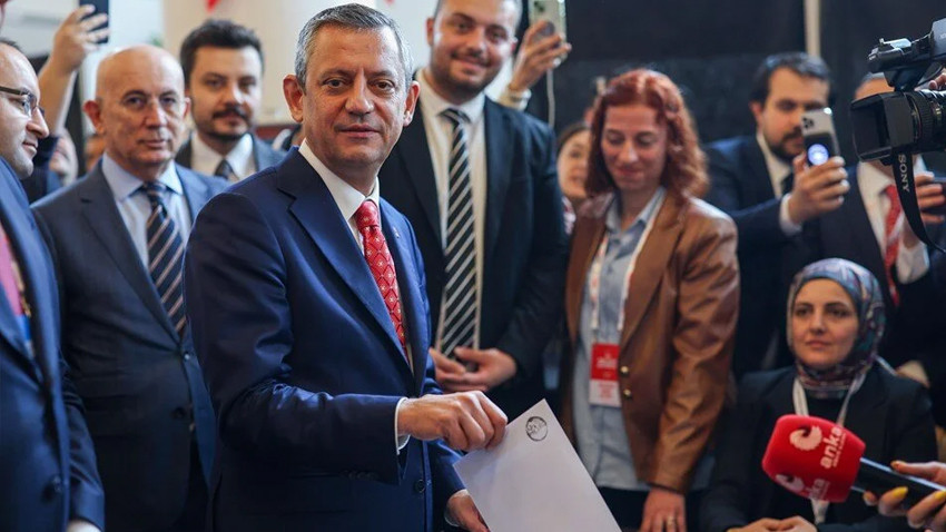 Özgür Özel yeniden Genel Başkan seçildi