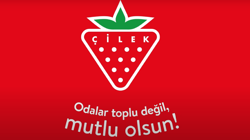 Çilek’ten yeni reklam filmi: “Toplu Değil, Mutlu Odalar!” Çilek’ten yeni reklam filmi: “Toplu Değil, Mutlu Odalar!”