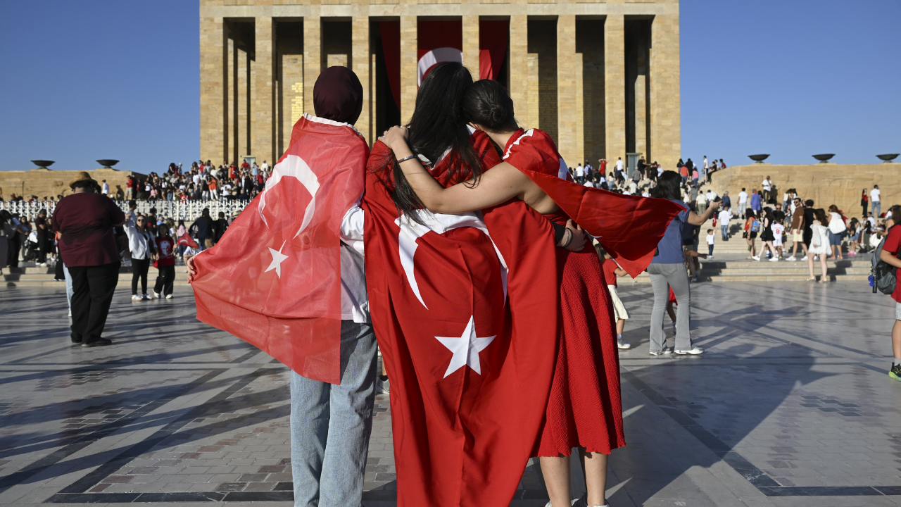 Anıtkabir 30 Ağustos'ta 630 bini aşkın ziyaretçiyi ağırladı Anıtkabir 30 Ağustos'ta 630 bini aşkın ziyaretçiyi ağırladı