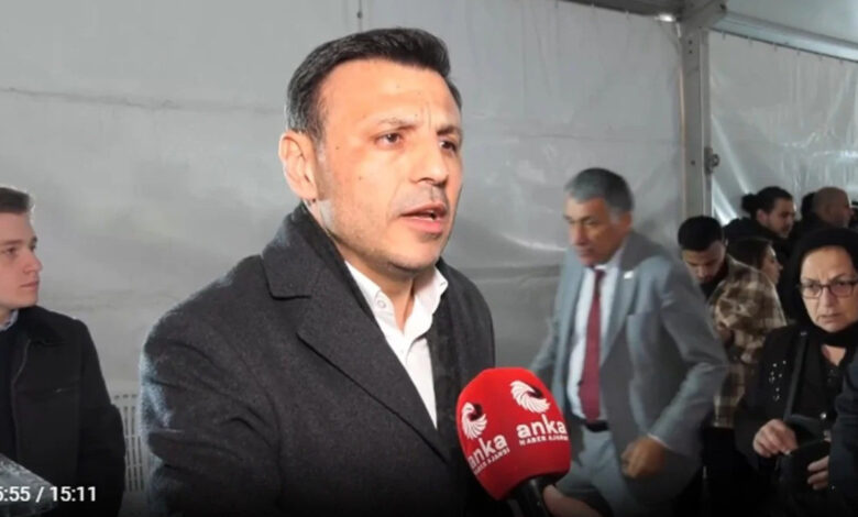 CHP’li Özgür Çelik: CHP üyelerinin il binasına gelmesi suç değildir CHP’li Özgür Çelik: CHP üyelerinin il binasına gelmesi suç değildir