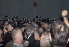 CHP İstanbul İl Başkanlığı'na gidiş yolu sivillere kapatıldı! Polis barikat koruyor