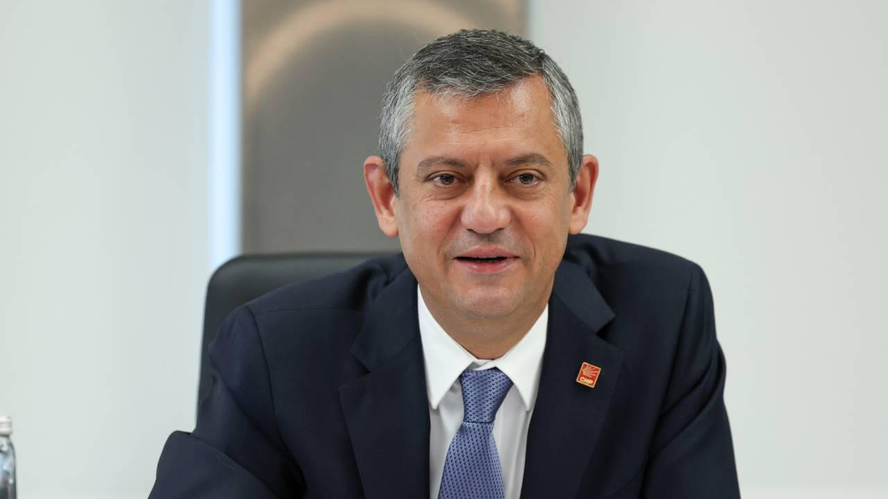 Özgür Özel Sivas Kongresi'nin 106'ncı yılı dolayısıyla mesaj yayımladı