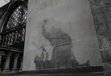 Gizemli sokak sanatçısı Banksy’nin ‘eylemci’ eseri yok edildi