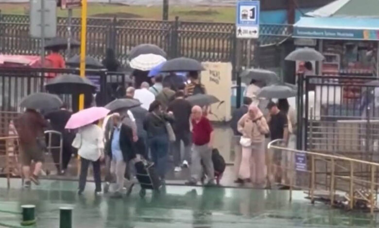 İstanbul'a yağmur geldi, sıcaklık düştü (Video)