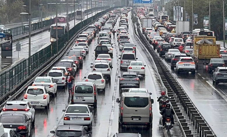 İstanbul’da yağış trafiği: Yoğunluk yüzde 80’e ulaştı İstanbul’da yağış trafiği: Yoğunluk yüzde 80’e ulaştı