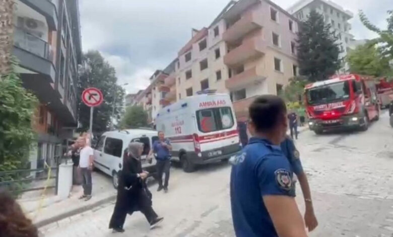 Küçükçekmece'de 5 katlı binada yangın: 1 kişi öldü