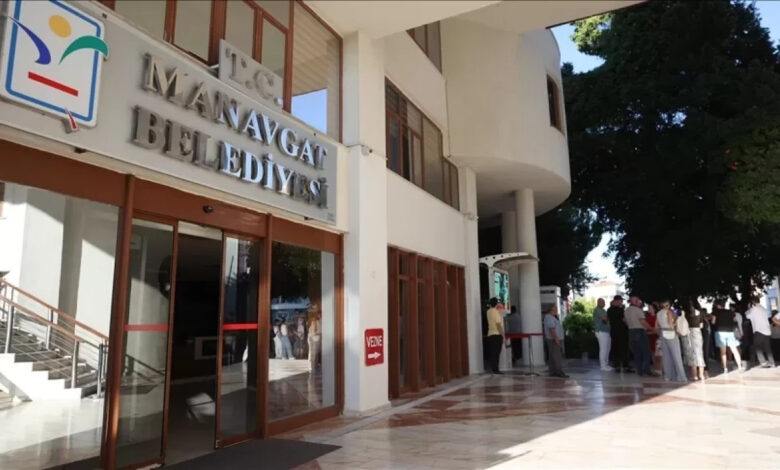 Manavgat Belediyesi soruşturması | 3 kg altın ve yarım milyonun üzerinde döviz ele geçirildi