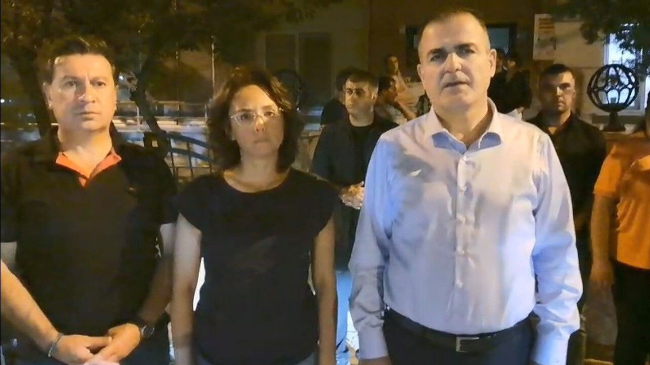 Menteşe Belediye Başkanı Gonca Köksal Aras’ın ailesinin evine saldıran 2 şüpheli tutuklandı Menteşe Belediye Başkanı Gonca Köksal Aras’ın ailesinin evine saldıran 2 şüpheli tutuklandı