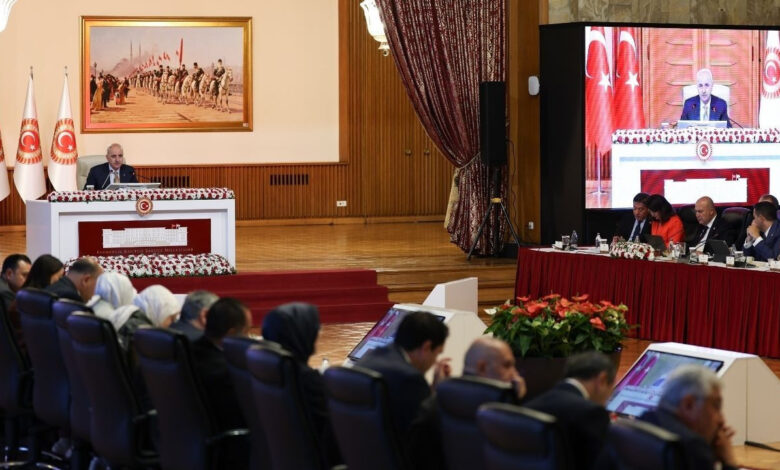 Bir haftalık aranın ardından: Meclis’teki komisyonda bu hafta kimlerle görüşülecek? Bir haftalık aranın ardından: Meclis’teki komisyonda bu hafta kimlerle görüşülecek?