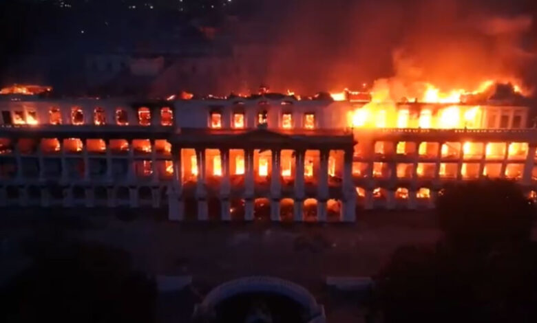 Nepal yangın yeri! Protestocular başkanlık binasını yaktı Nepal yangın yeri! Protestocular başkanlık binasını yaktı