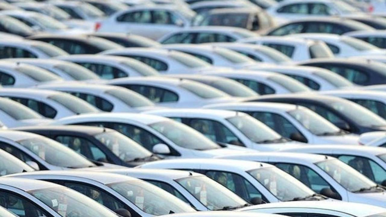 Otomotiv üretimi ağustosta arttı, ihracat geriledi