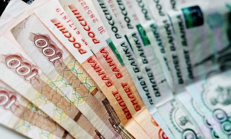 Rus rublesi beklenenden düşük faiz indirimi sonrası yükseldi