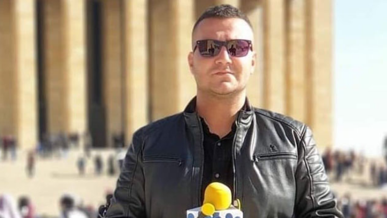 Sarı Mikrofon isimli YouTube kanalının sahibi Özkan Bozkurt yeniden gözaltına alındı Sarı Mikrofon isimli YouTube kanalının sahibi Özkan Bozkurt yeniden gözaltına alındı