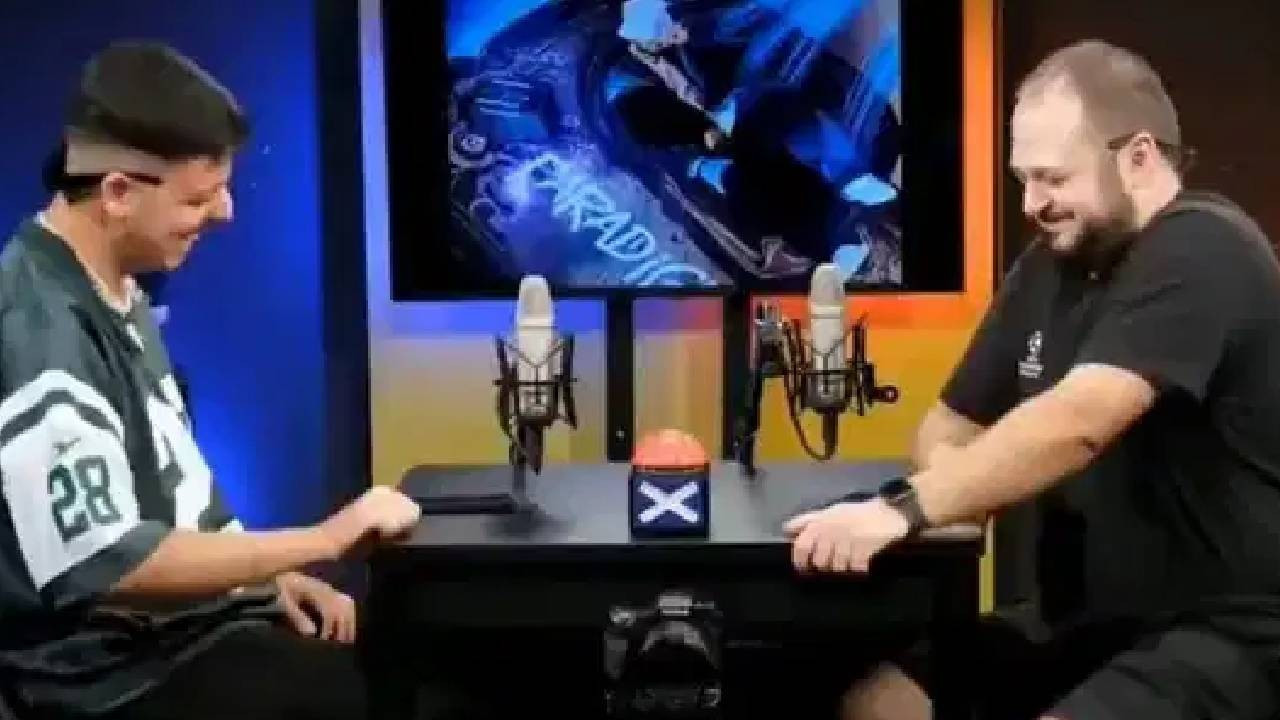 Soğuk Savaş isimli programın sunucusu Boğaç Soydemir ve konuğu Enes Akgündüz tutuklandı Soğuk Savaş isimli programın sunucusu Boğaç Soydemir ve konuğu Enes Akgündüz tutuklandı