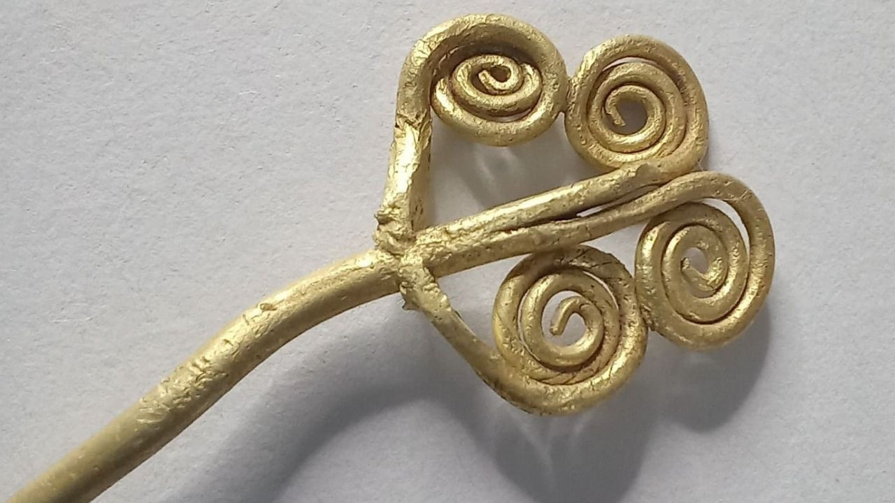 Troya’da 4 bin 500 yıllık altın broş ve yeşim taşı bulundu