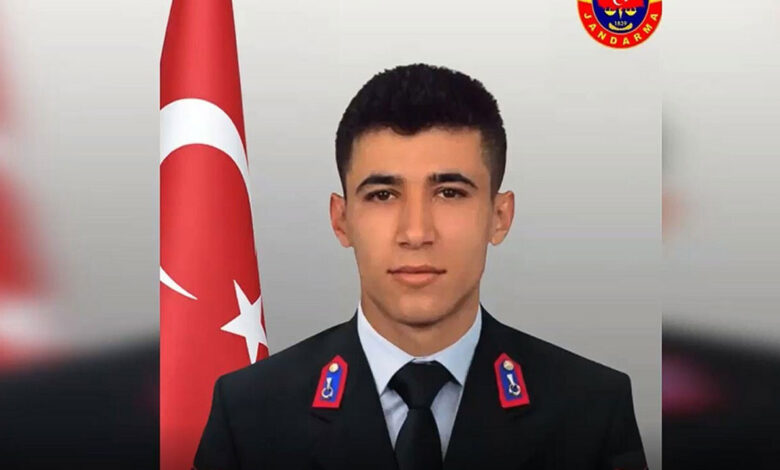Uzman Çavuş Yeşil, kontrol devriyesinde otomobil çarpması sonucu şehit oldu