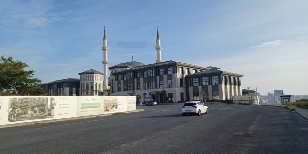 Ulaştırma ve Lojistik Fakültesi Küçükçekmece Külliyesi’ne mi taşınıyor? Ulaştırma ve Lojistik Fakültesi Küçükçekmece Külliyesi’ne mi taşınıyor?