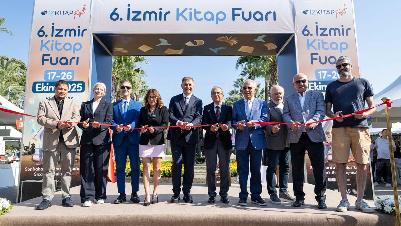İzmir Kitap Fuarı ve Uluslararası Edebiyat Festivali Kültürpark’ta başladı