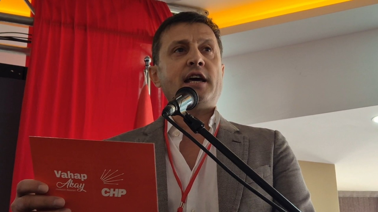 CHP il kongresinde kriz: Belediye başkanı “Kovun beni” diyerek salonu terk etti