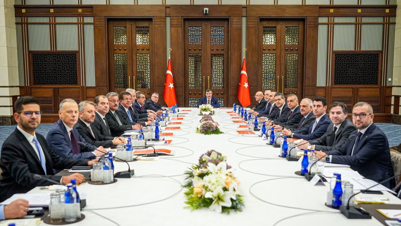 Bakan Bolat: Eximbank’ın 52 milyar dolar hedefini aşacağına inanıyoruz
