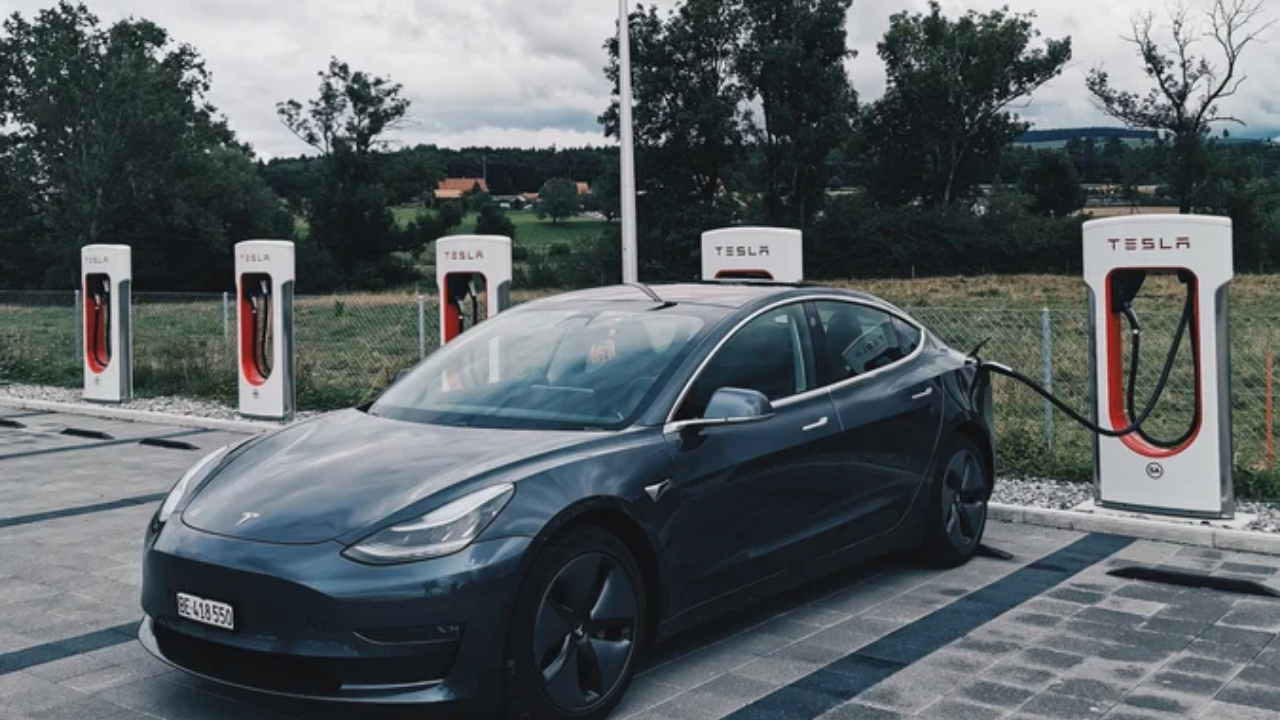 Financial Times yazdı: Otomobil üreticileri neden elektrikli araçlardan vazgeçiyor? Financial Times yazdı: Otomobil üreticileri neden elektrikli araçlardan vazgeçiyor?