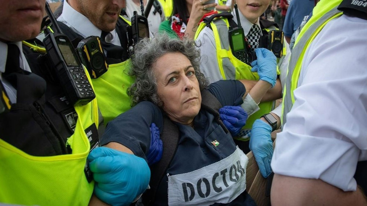 İngiltere'de yasaklı Palestine Action grubuna destek eyleminde 355 kişi gözaltına alındı İngiltere'de yasaklı Palestine Action grubuna destek eyleminde 355 kişi gözaltına alındı