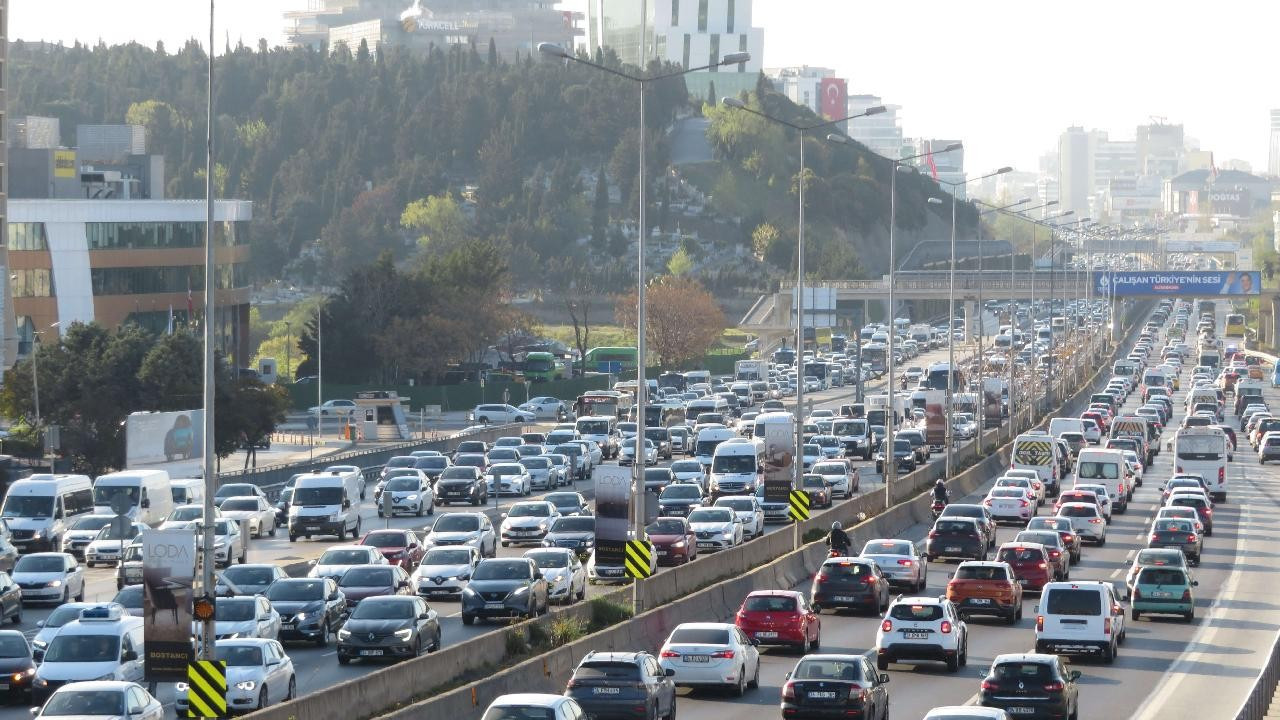 İstanbul trafiğinde yağış ve cuma yoğunluğu: Yüzde 87'ye çıktı