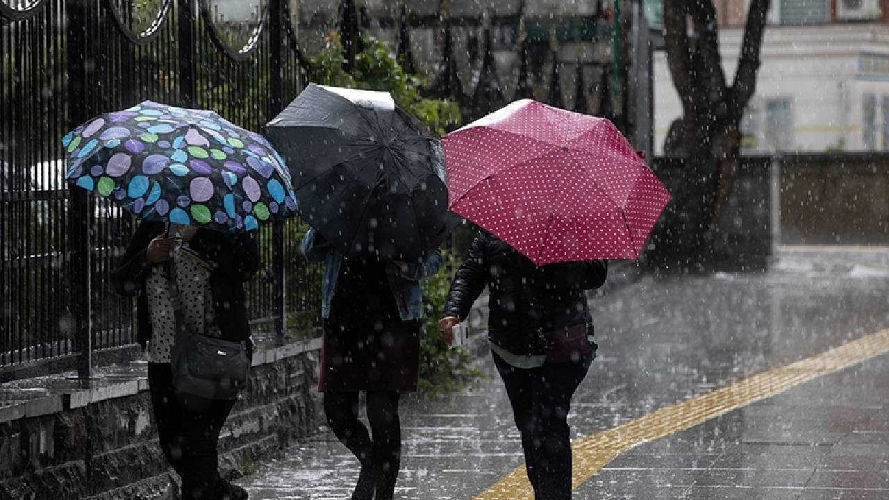 Meteoroloji'den 9 il için sarı ve turuncu kodlu uyarı: Sağanak yağış geliyor Meteoroloji'den 9 il için sarı ve turuncu kodlu uyarı: Sağanak yağış geliyor