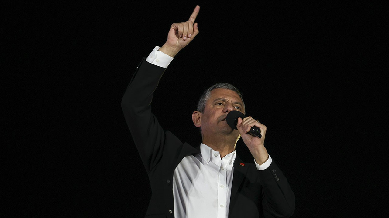 Özgür Özel: Trump’a sarılarak iktidarda kalamazsın Özgür Özel: Trump’a sarılarak iktidarda kalamazsın