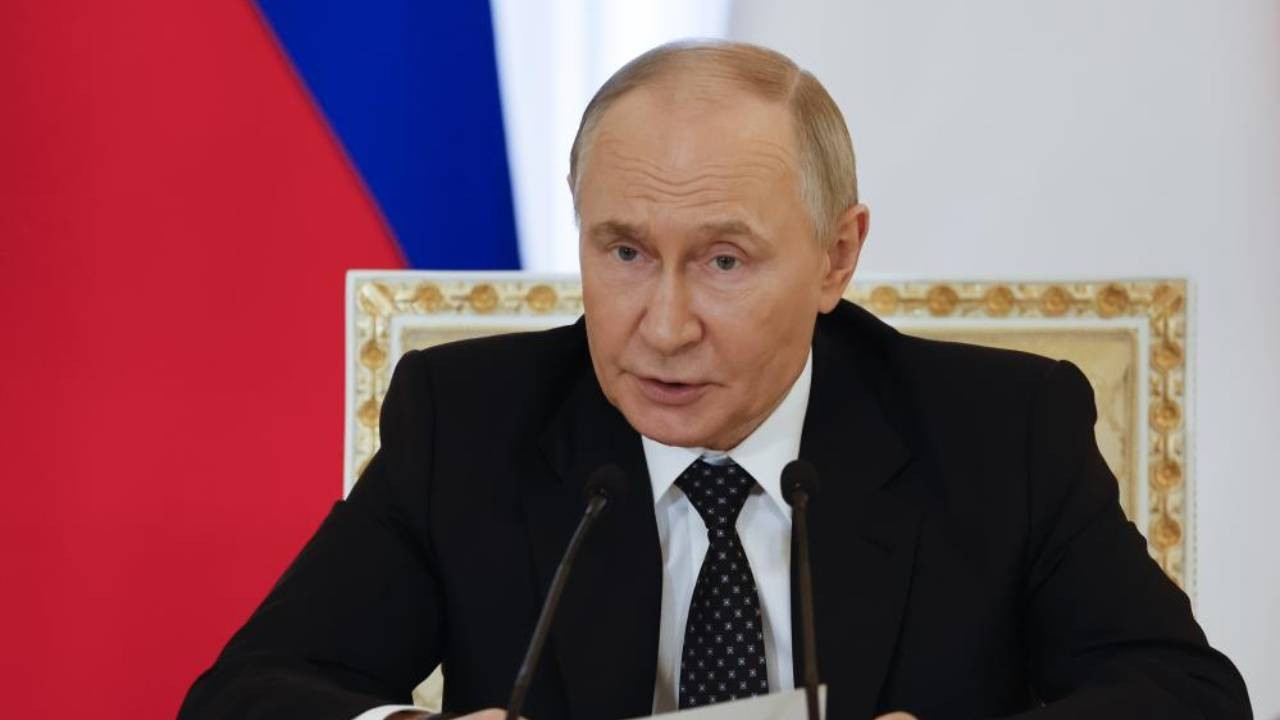 Rus petrolü piyasadan çekilirse ne olur? Putin’den yanıt: ‘Çekmeyi düşünmek bile fiyatları kısa sürede 100 dolar seviyesine çeker!’