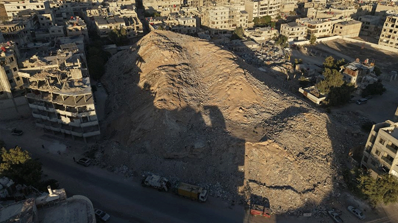 Şam’ın Arbin Mahallesi’nde yaşamdan geriye yalnızca enkaz yığını kaldı