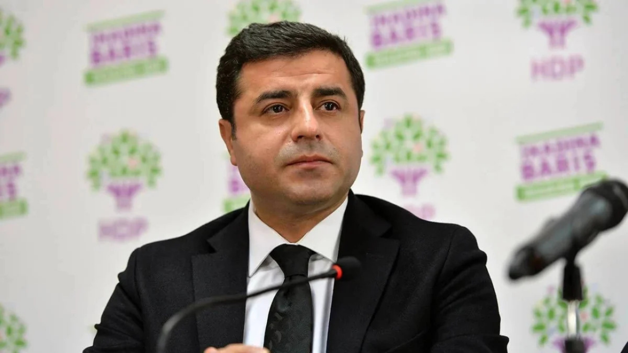 Selahattin Demirtaş: Kürt-Türk kardeşliği pekiştirilmeden, üstüne Türk-Türk ayrışması eklendi Selahattin Demirtaş: Kürt-Türk kardeşliği pekiştirilmeden, üstüne Türk-Türk ayrışması eklendi
