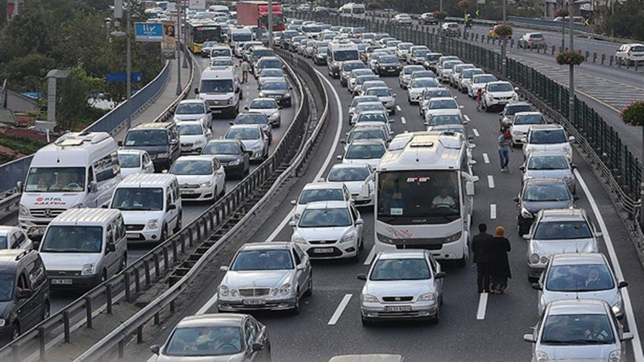 TÜİK duyurdu: Eylül ayında 196 bin 338 adet taşıtın trafiğe kaydı yapıldı TÜİK duyurdu: Eylül ayında 196 bin 338 adet taşıtın trafiğe kaydı yapıldı