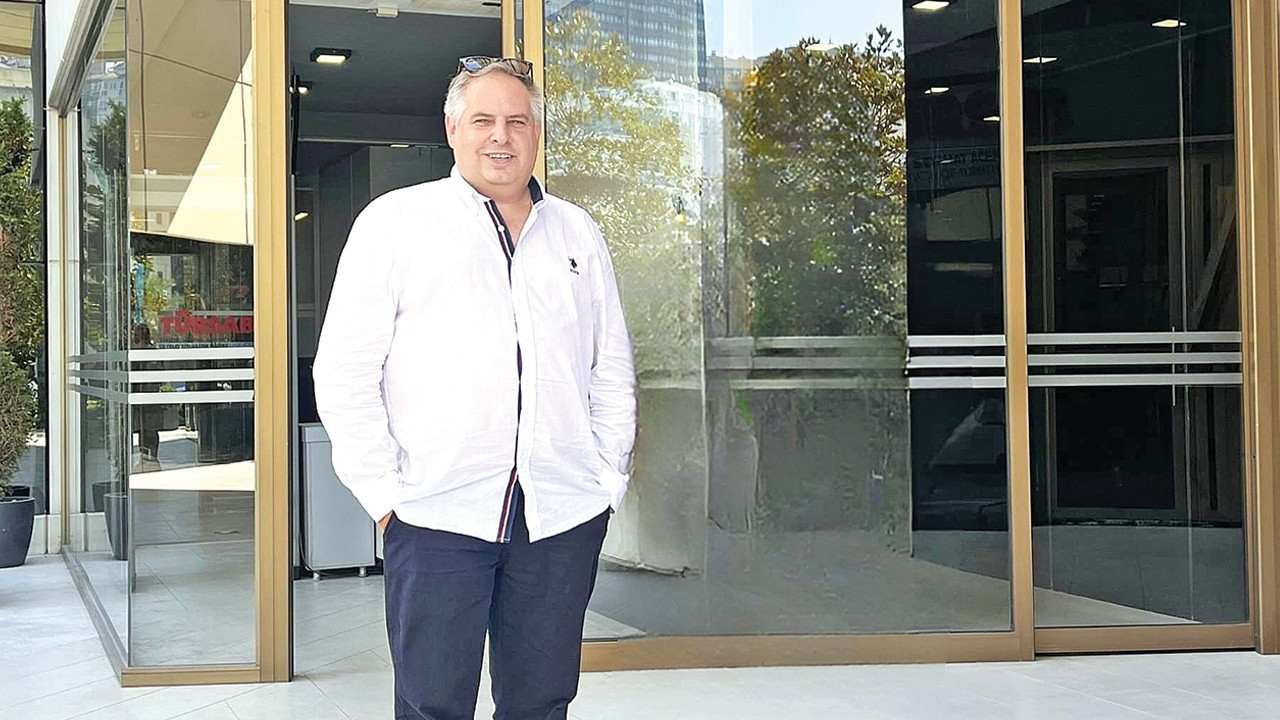 Özgüven: Charter uçuşların yüzde 10’u bireysel turiste açılmalı