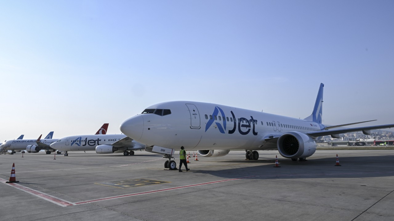 AJet’in “Boeing 737-8 MAX” uçağı İstanbul’a geldi AJet’in “Boeing 737-8 MAX” uçağı İstanbul’a geldi