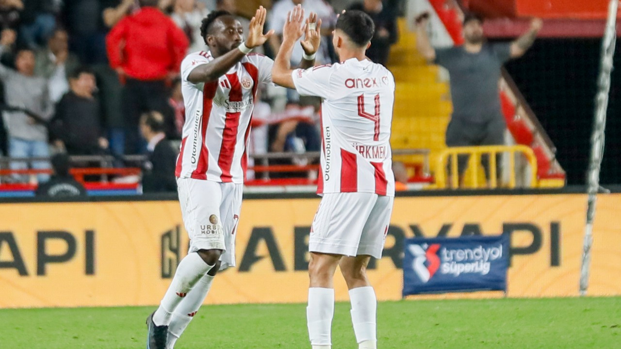 Beşiktaş, Antalyaspor’u 3-1 yenerek puanını artırdı