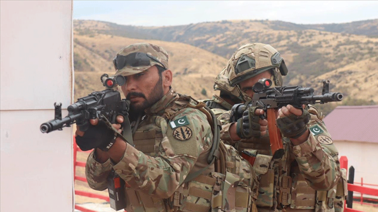 Pakistan’da Ordunun En Üst Düzey Görevi İçin Yetkiler Pakistan’da Ordunun En Üst Düzey Görevi İçin Yetkiler