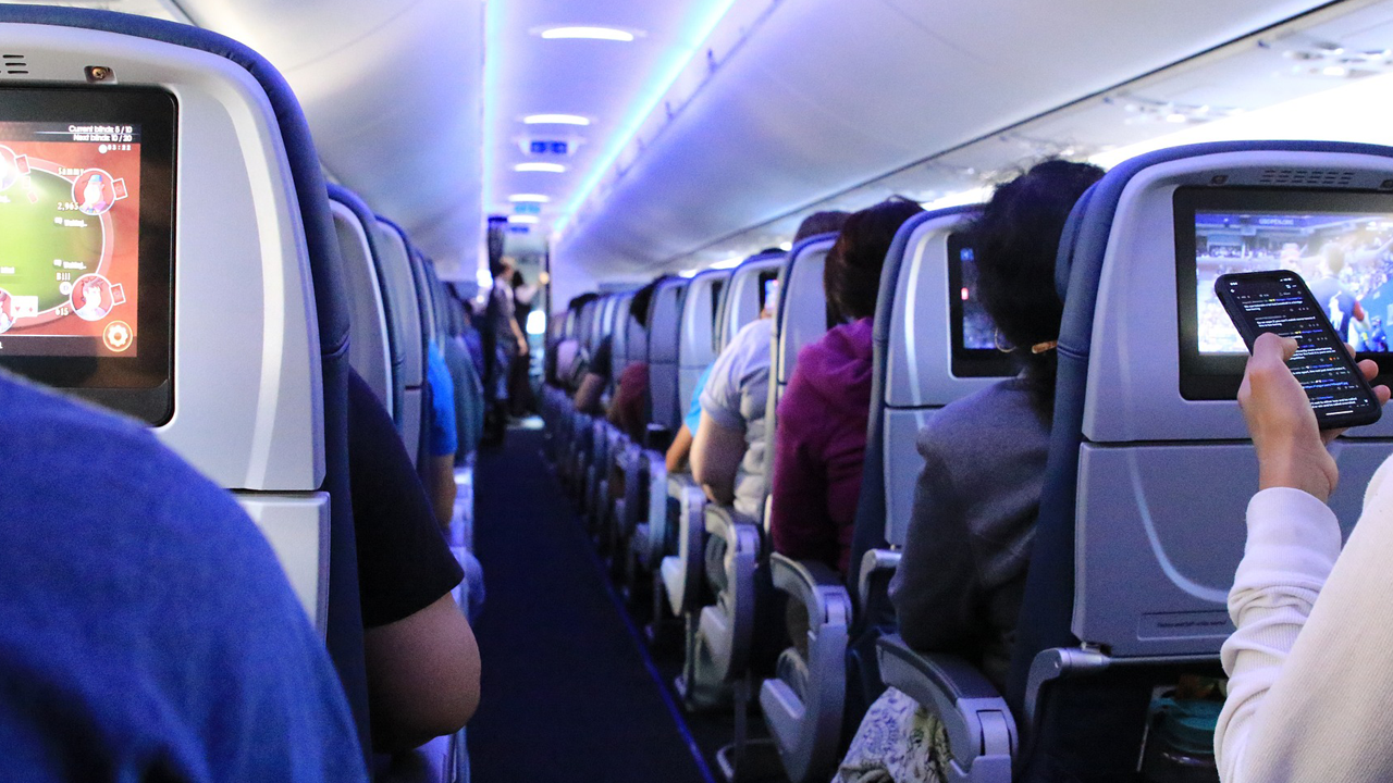 Uçakta büyük tehlike: Sahte Wi-Fi’ye dikkat! Hayatınız kararabilir